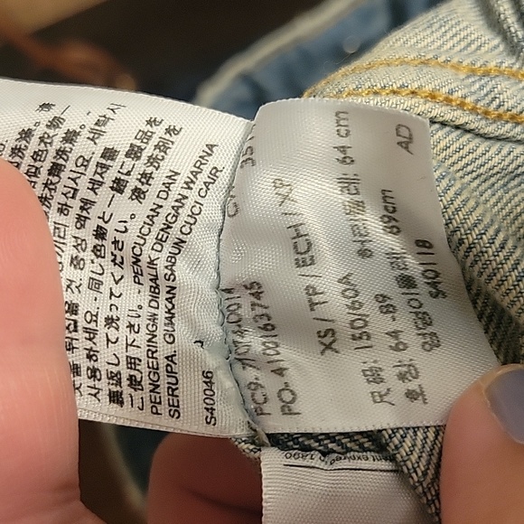 LEVI'S Distressed Denim Sleeveless Vest - Picture 12 of 12